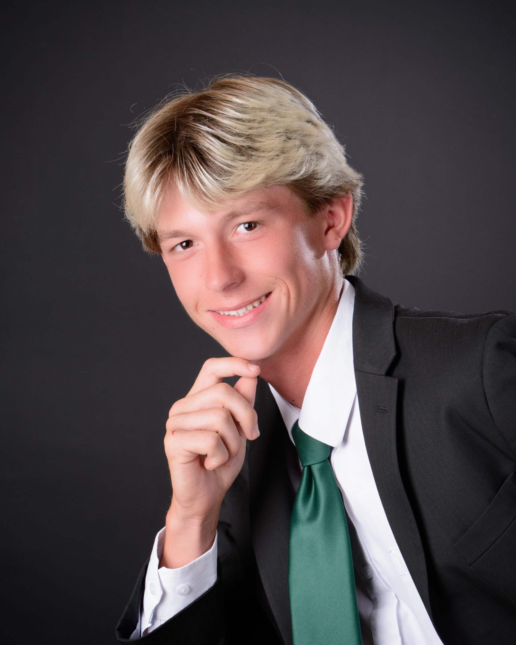 Luke holding '2025' cutout during Allen Park senior photo session at Studio ONE Wyandotte