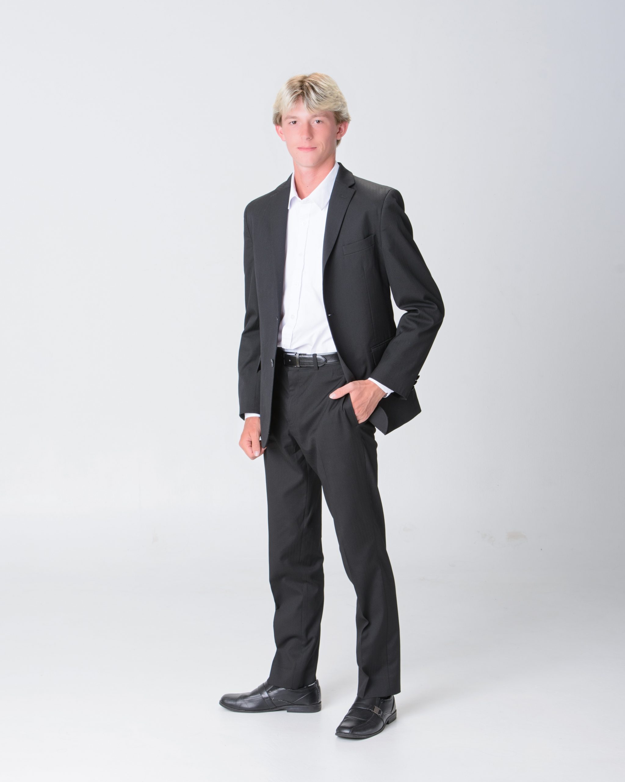 Luke holding '2025' cutout during Allen Park senior photo session at Studio ONE Wyandotte