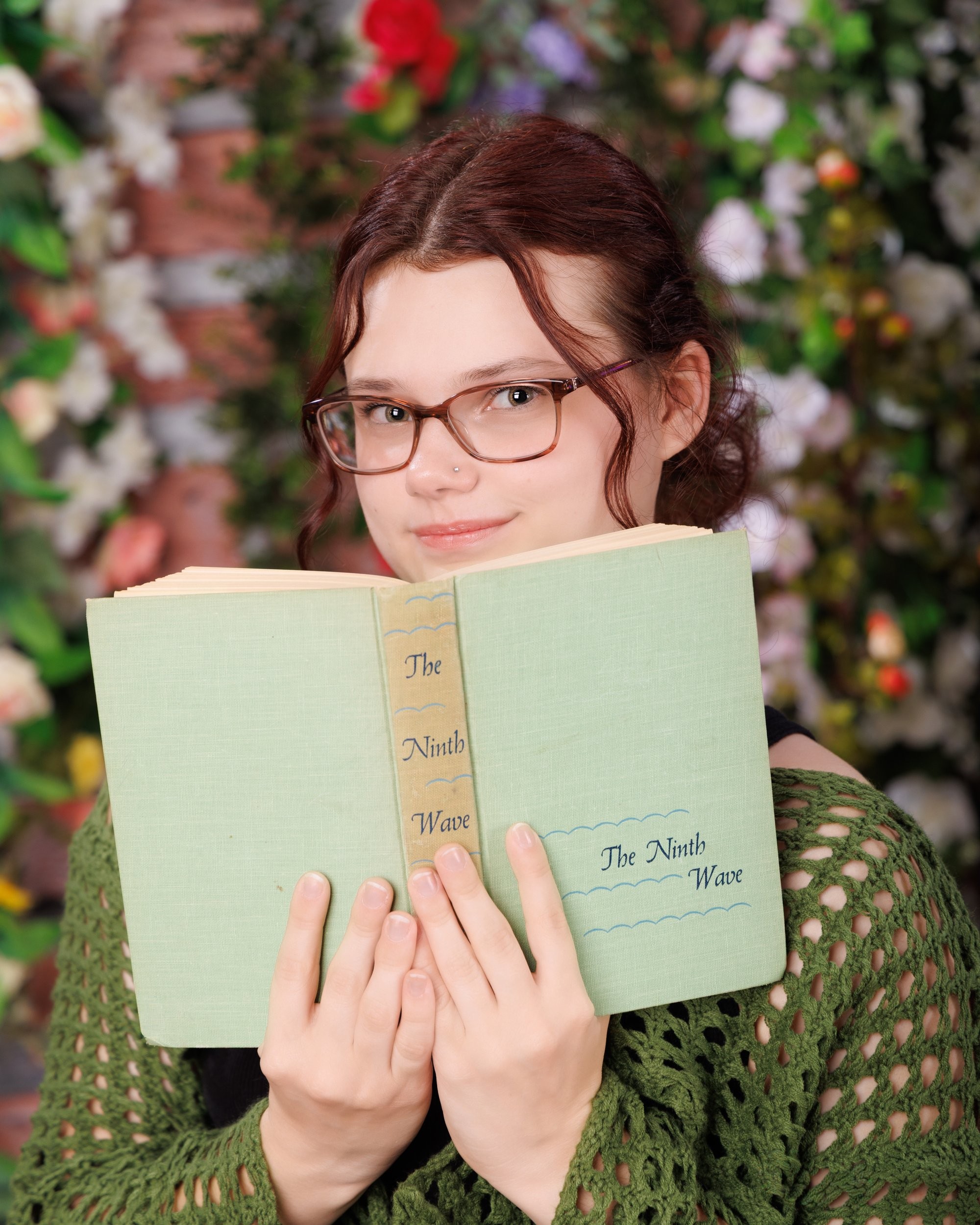 Senior Portraits with Floral Backdrops & Book Hold – Allen Park Session