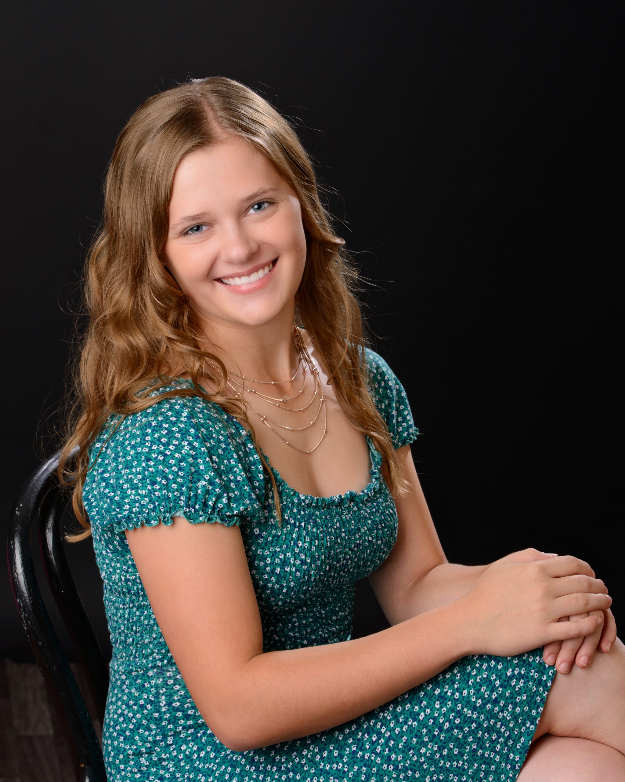 Hannah's relaxed senior photo for Allen Park, 2025 - Downriver photography studio