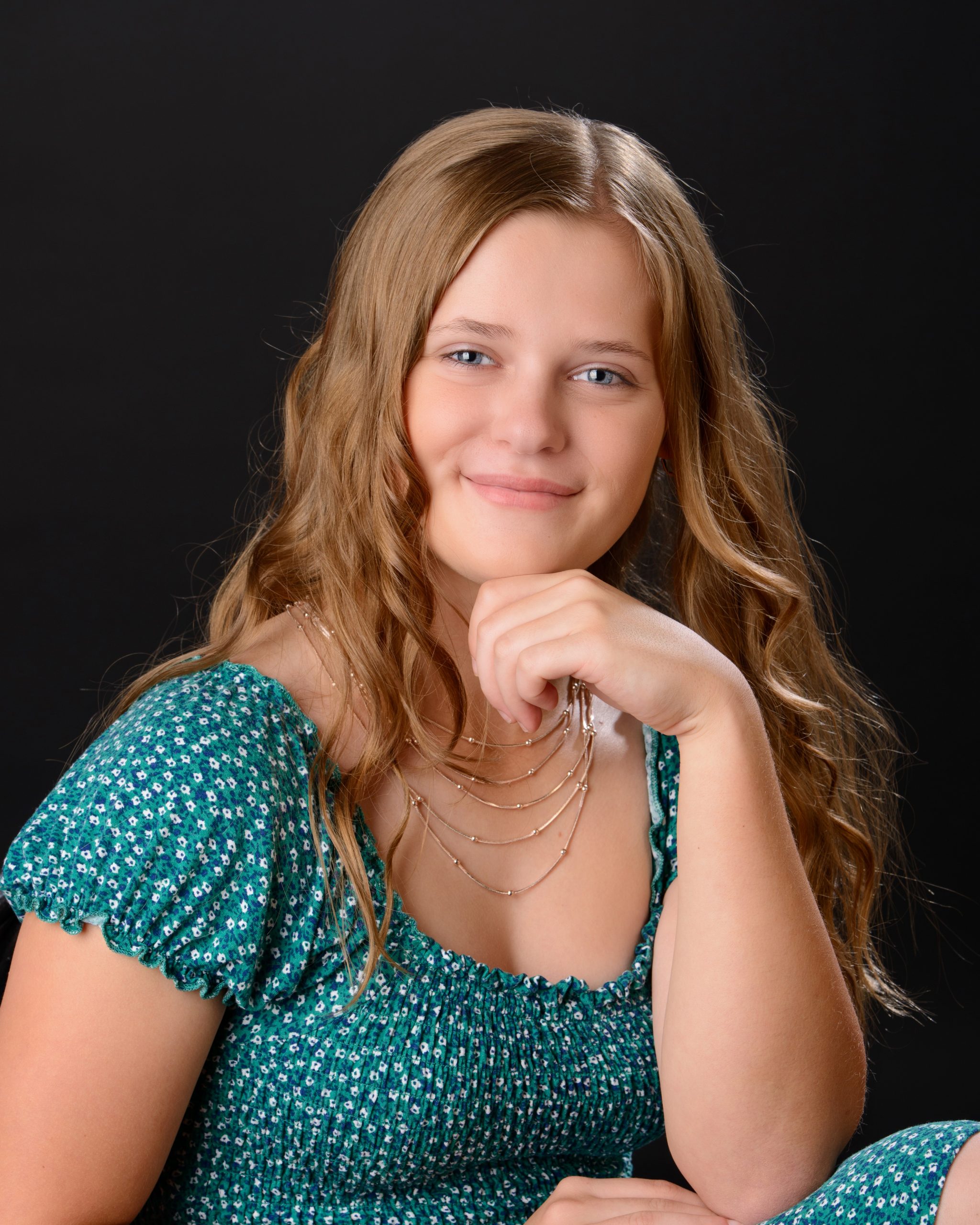 Hannah's relaxed senior photo for Allen Park, 2025 - Downriver photography studio