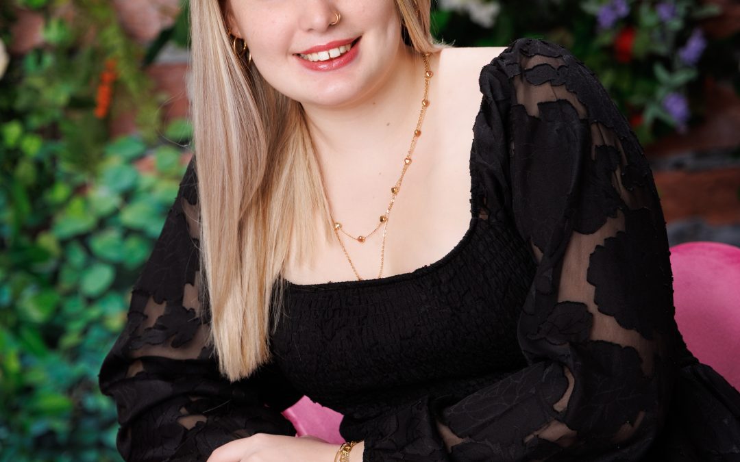 Dearborn Senior Alysha: Timeless Portraits & Graduation Elegance