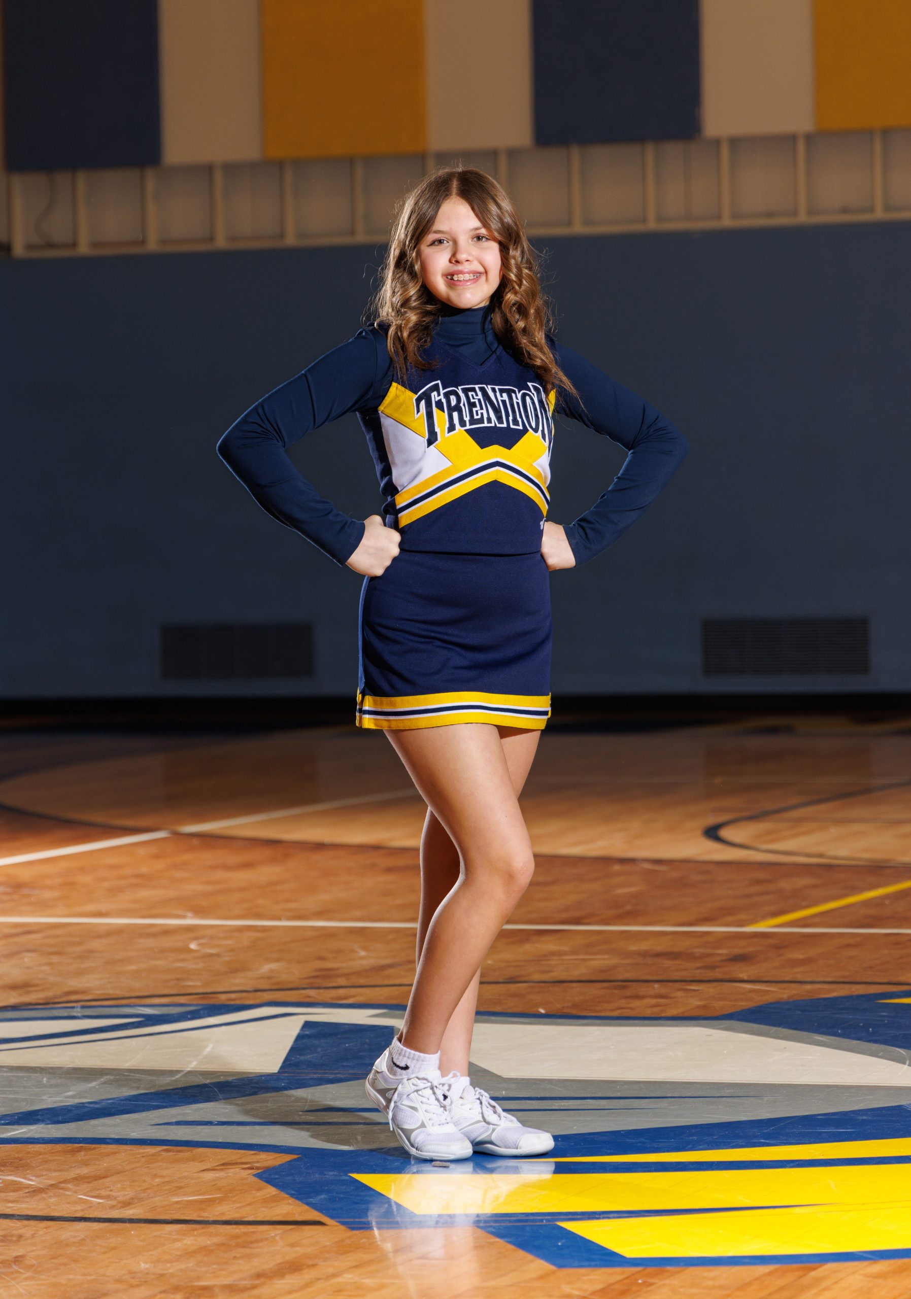 Split stance cheerleader in Trenton uniform for Downriver Middle School photography