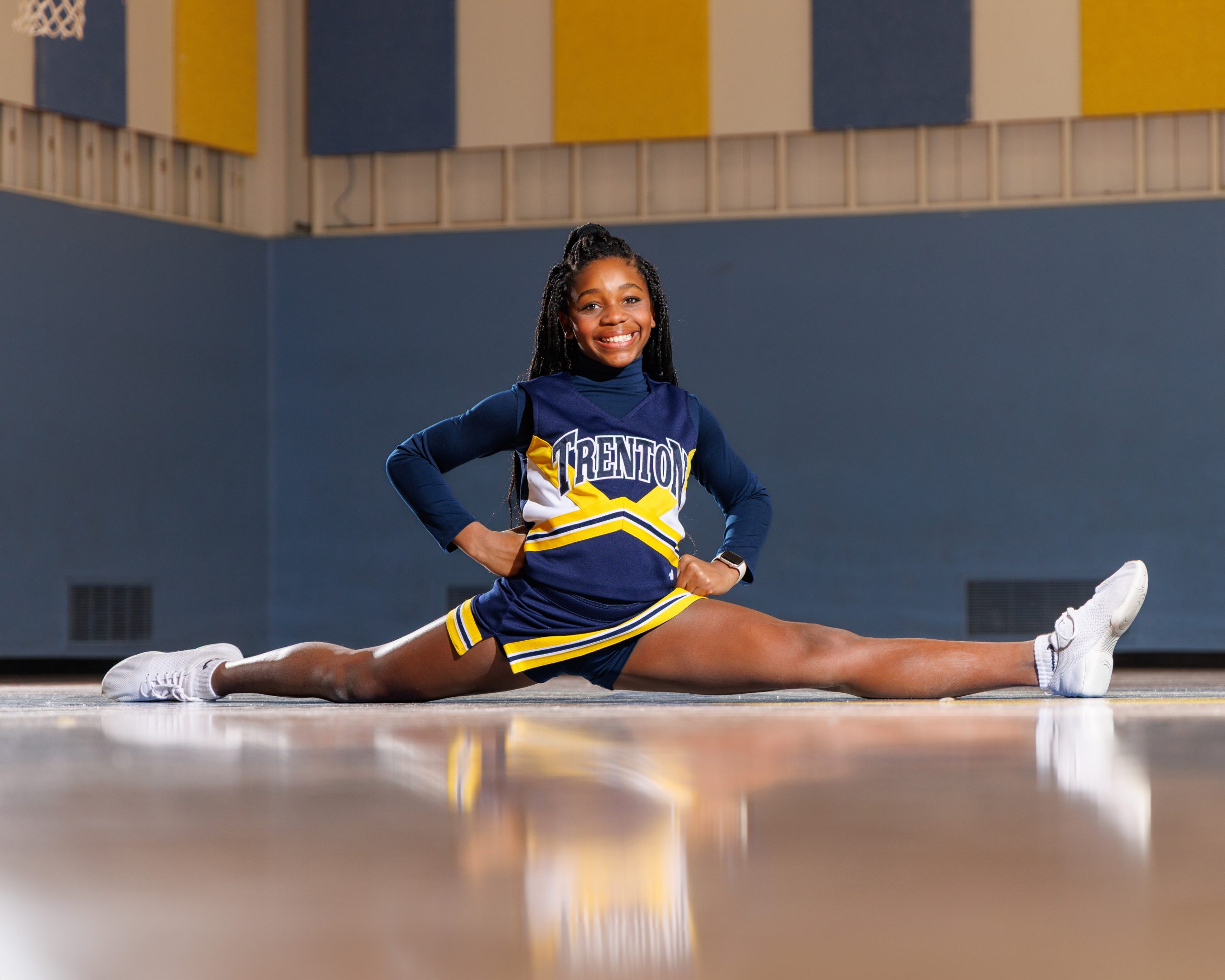 Split stance cheerleader in Trenton uniform for Downriver Middle School photography