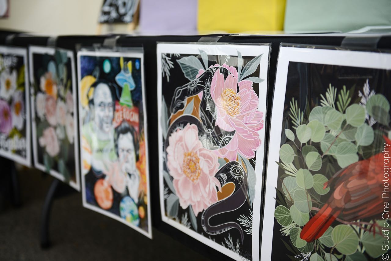 @wyandottestreetartfair is happening ! The art selection is totally🤩 . . . . @downtownwyandotte — image 1 of 10