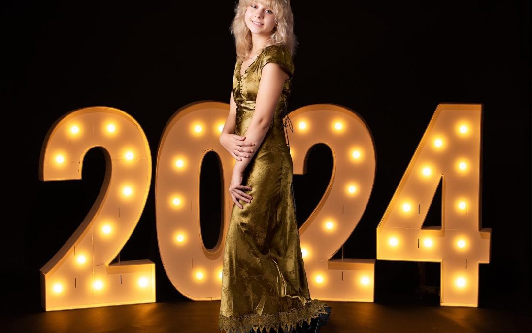 Whatever your personality, we have a look in our studio for YOU ! Check out our latest 2024 light-up addition — image 1 of 5