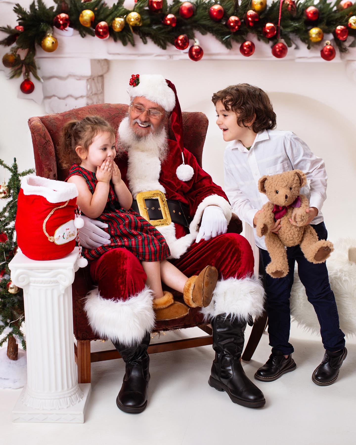 All the Christmas good times coming December 10th ! We only have 6 spots remaining for the Santa Experience - details in the profile link. 🎄🎅🏼🎄 . . . @downtownwyandotte — image 1 of 3