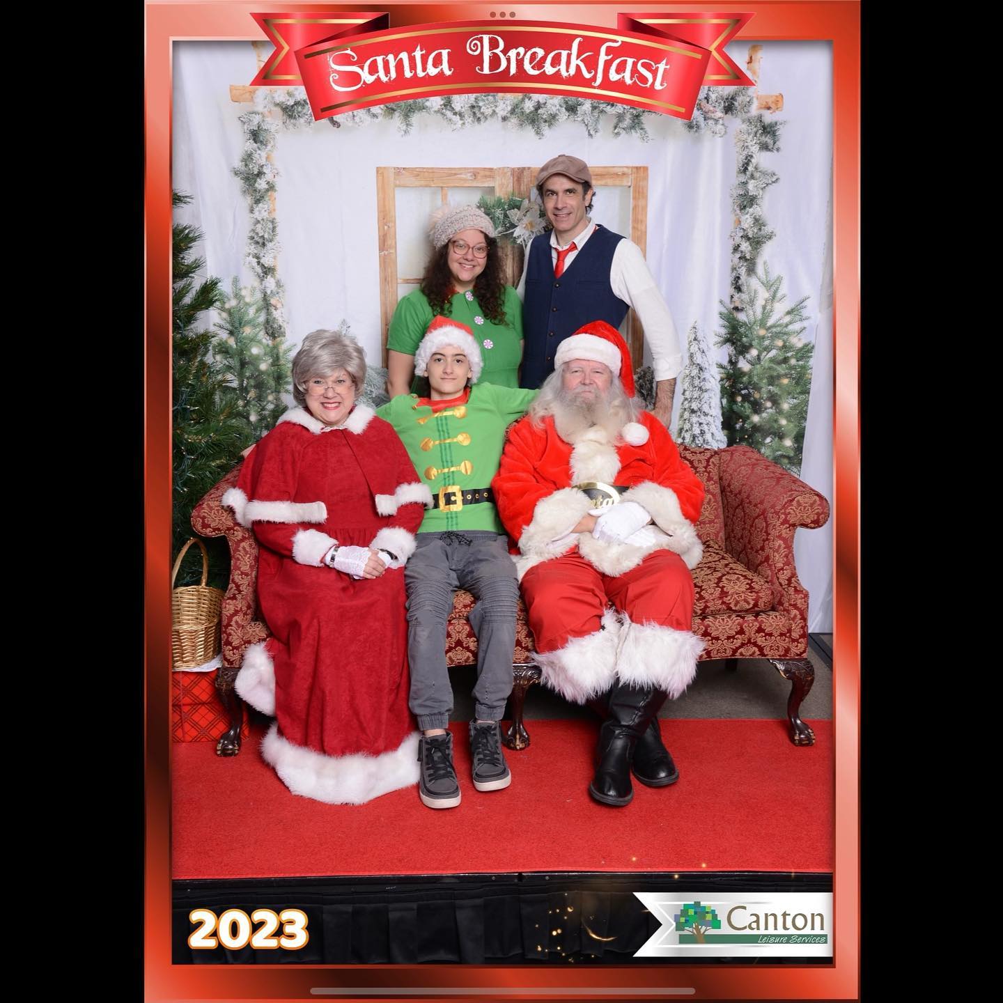 Had a Merry Time at @cantonfun today for Santa Breakfast! Did you know that we do photography at events where your guests get a print and digital delivery of their photo within minutes? We bring the set & take care of it all. Book us for yo