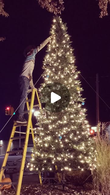 Thank you @downtownwyandotte for the acknowledgment of our pretty decorations! Always nice to hear!! . . . @beth_dutton_