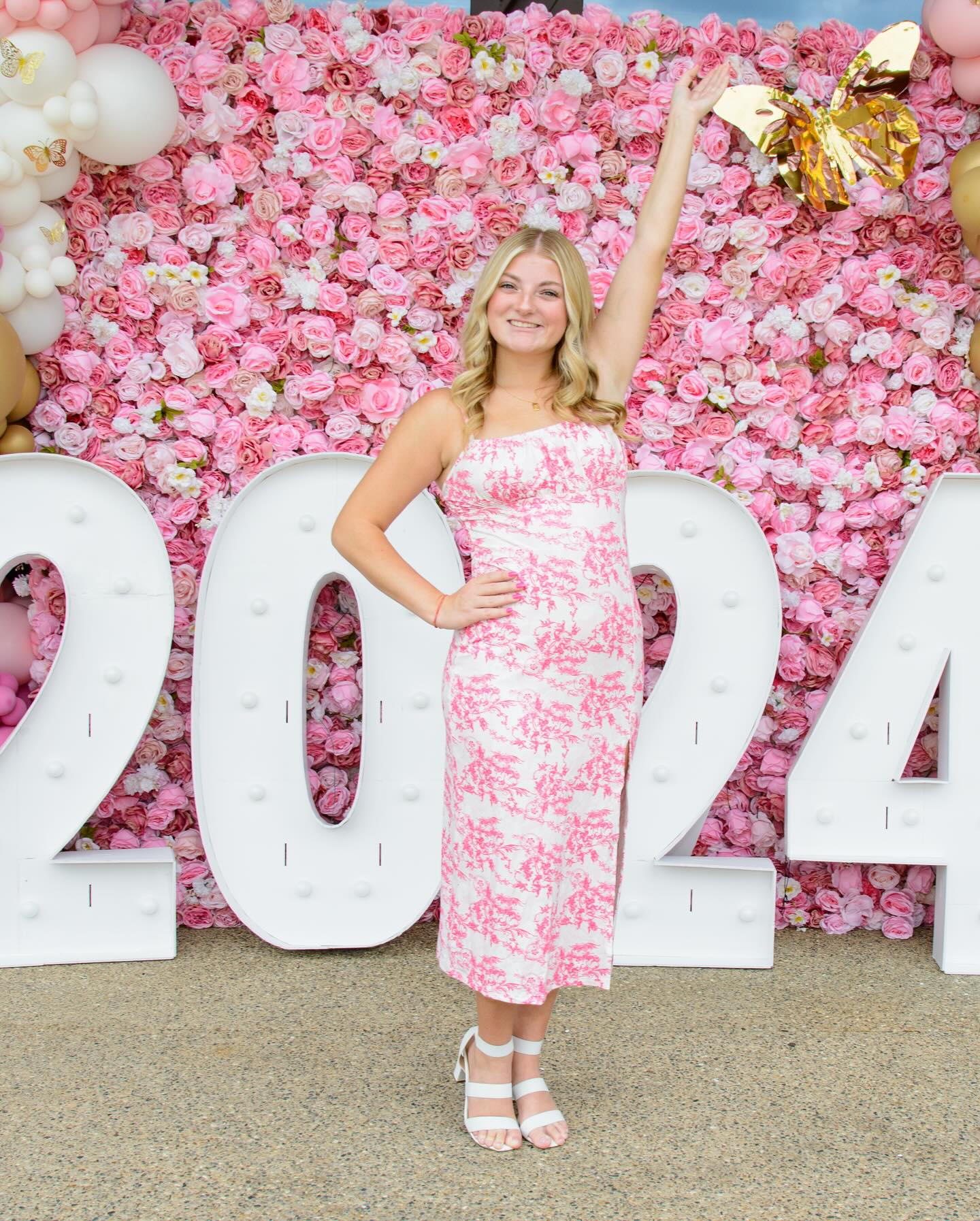 Sometimes you just want to celebrate all things PINK! When @discoverwithde came to the studio, we photographed @dance_avenue_inc , Lincoln Park Ice Skating team and so much more - 2024 was a wonderful year! — image 3 of 6