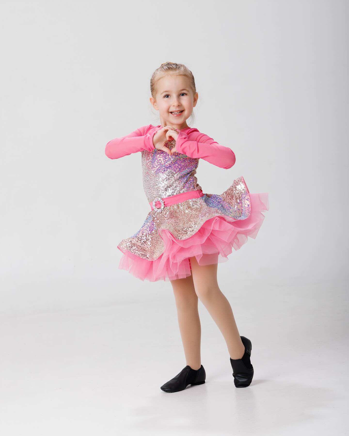 Still obsessed with my little fairy pop star!🧚🌟 📷 - @studio.one.vp 😍 • P.s. I have had these photos for 2 months… the cuteness had to be shared! • centralcitydance — image 2 of 7