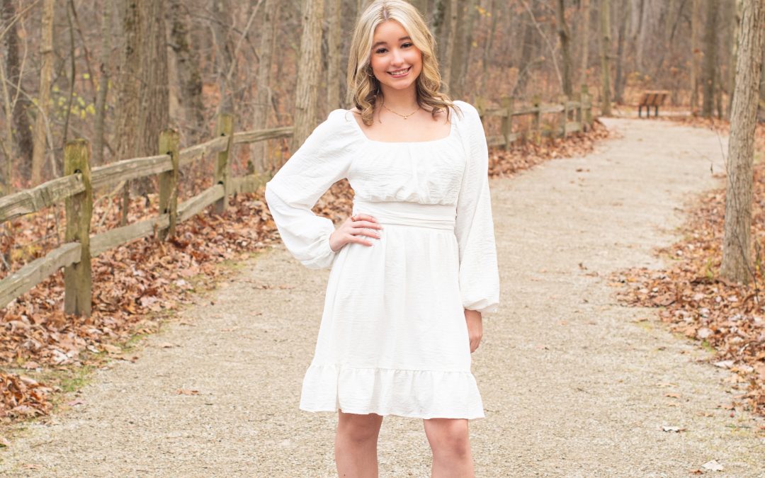 Plymouth Senior Outdoors Photo Session – Studio ONE